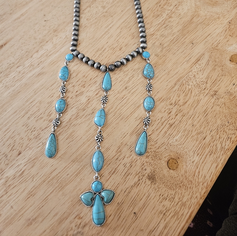 Rustic Coutures Crackle Turquoise Necklace and Earring Set. Brand New!